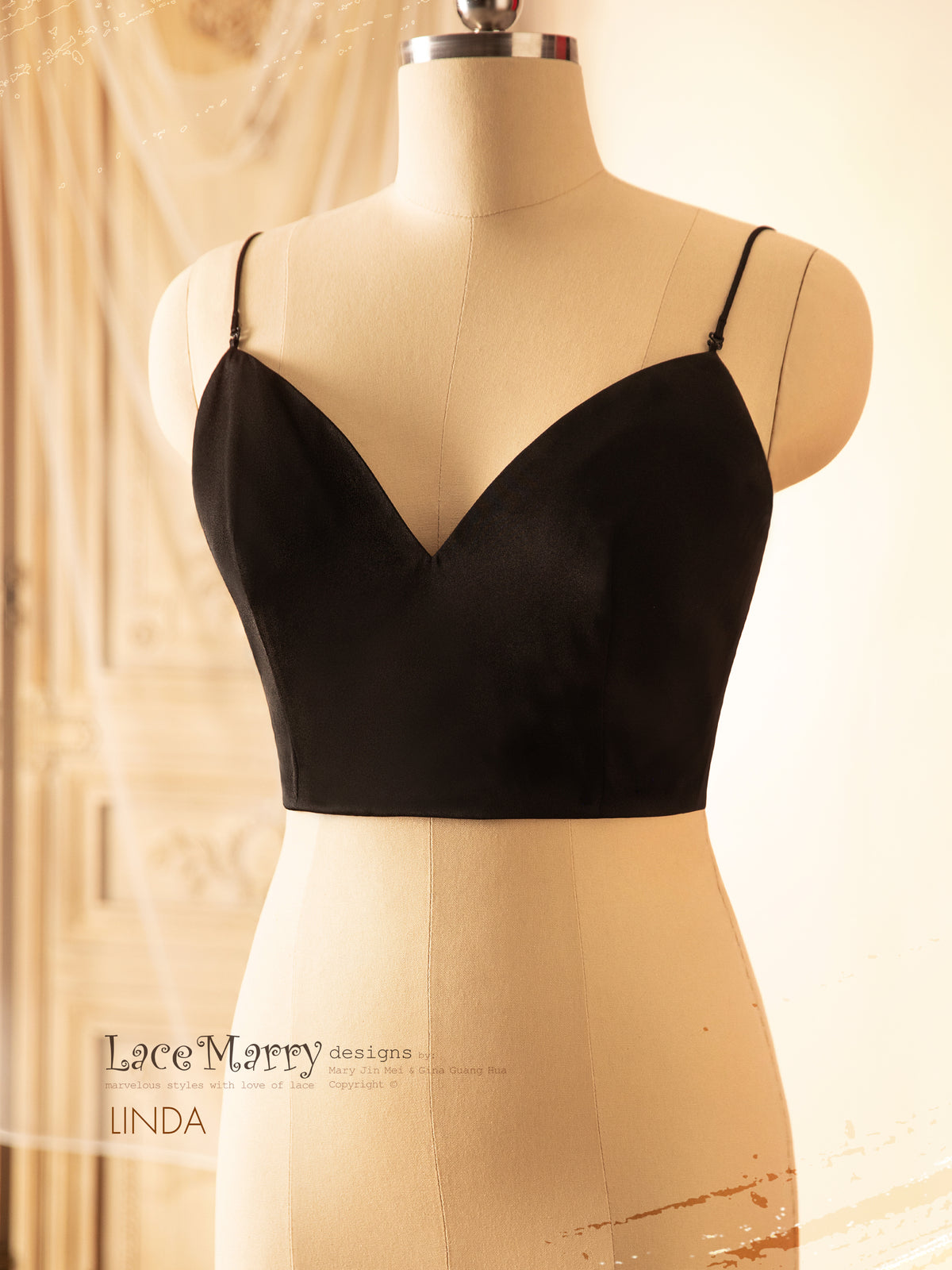 LINDA / Black Bustier with V Neckline and Adjustable Straps