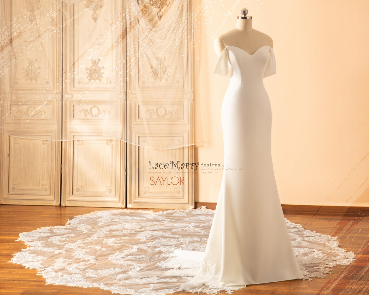 SAYLOR / Plain Wedding Dress with Long Lace Train