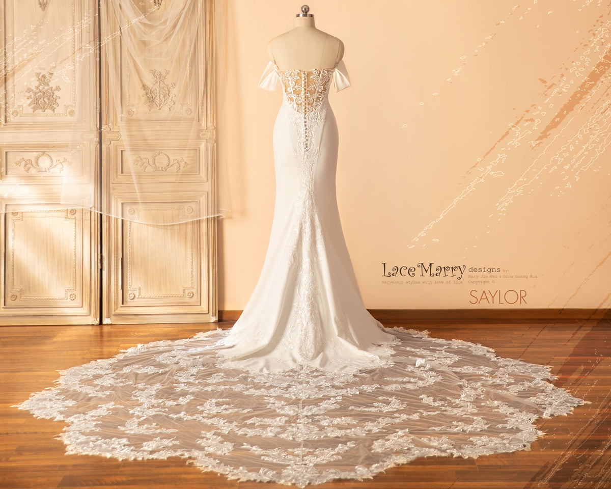SAYLOR / Plain Wedding Dress with Long Lace Train