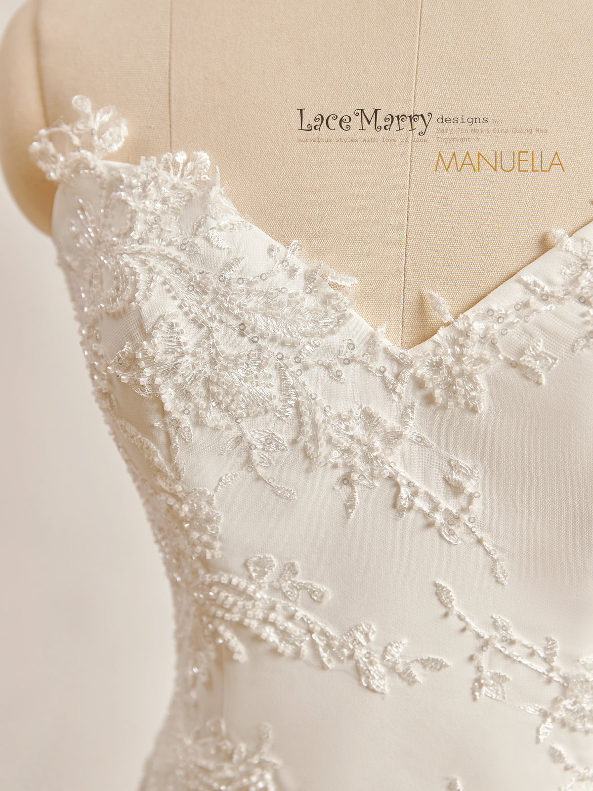 MANUELLA / Minimalist Wedding Dress with Sweetheart Neckline