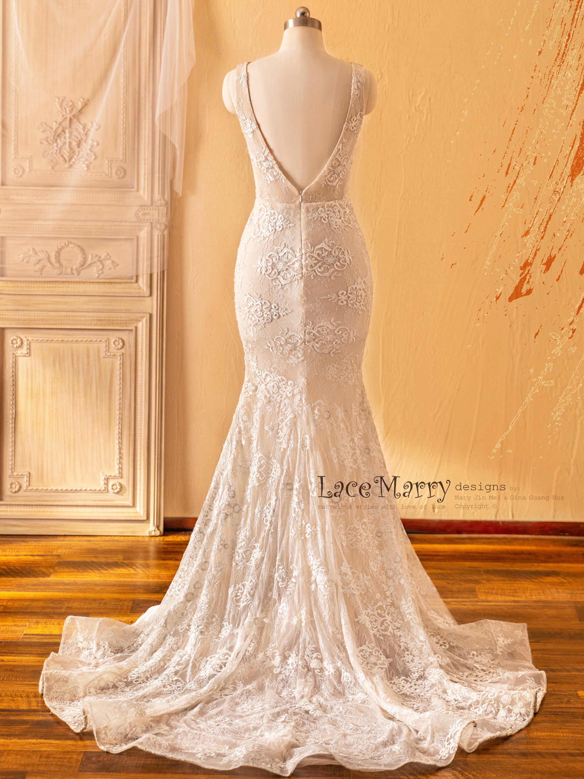 SEDEFE / Fitted Wedding Dress with Slit on the Front - LaceMarry